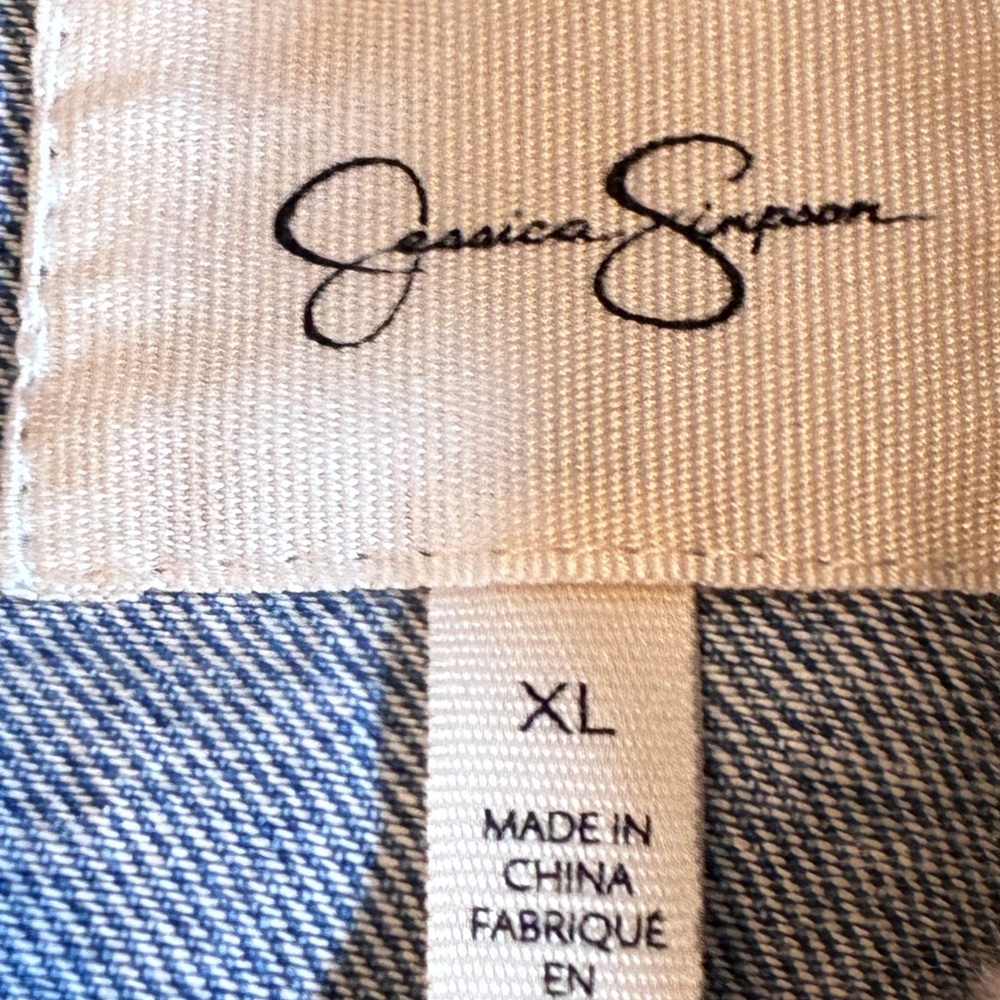 JESSICA SIMPSON DISTRESSED JEAN JACKET/FUR COLLAR - XLARGE - Picture 3 of 6